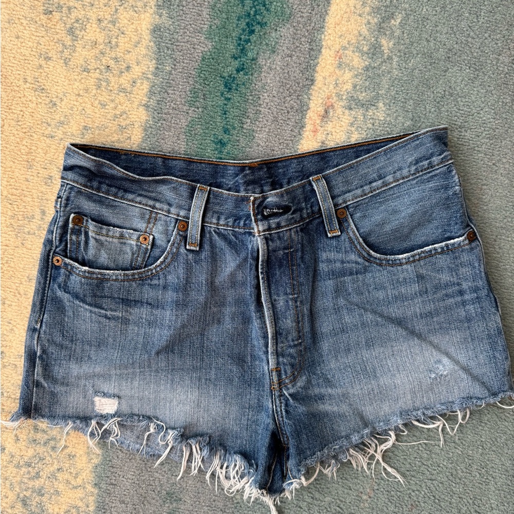 LEVI’s denim cut off shorts size 27 excellent condition